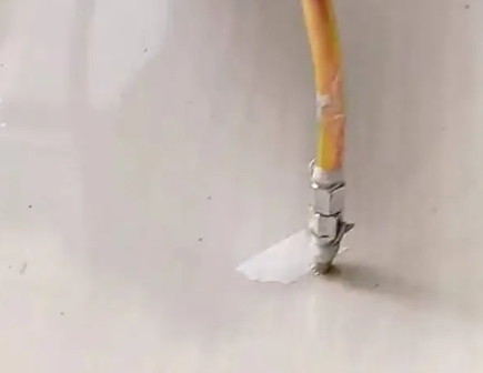 旌阳瓷砖空鼓维修公司专业解答在瓷砖铺贴过程中，如果使用的砂料过粗（如全部使用了粗砂），可能会导致以下问题